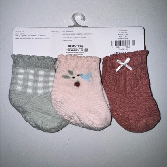 SOLD Carter’s 0-3month Matching Socks and Mittens - Picture 3 of 7